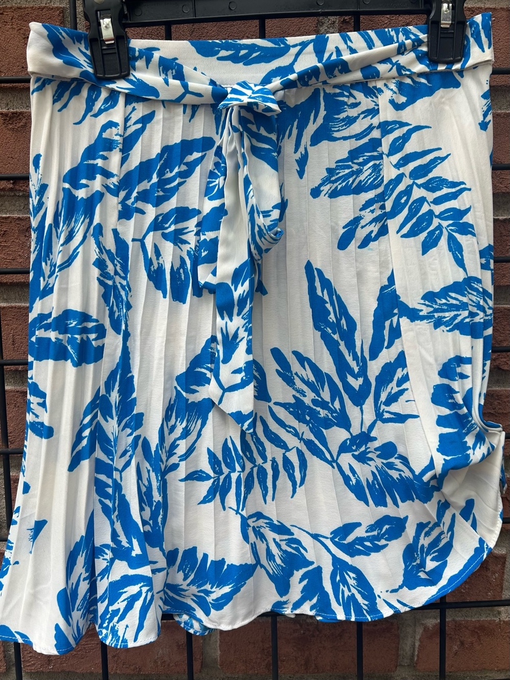 Skies Are Blue White & Blue Tropical Tie-Waist Skirt